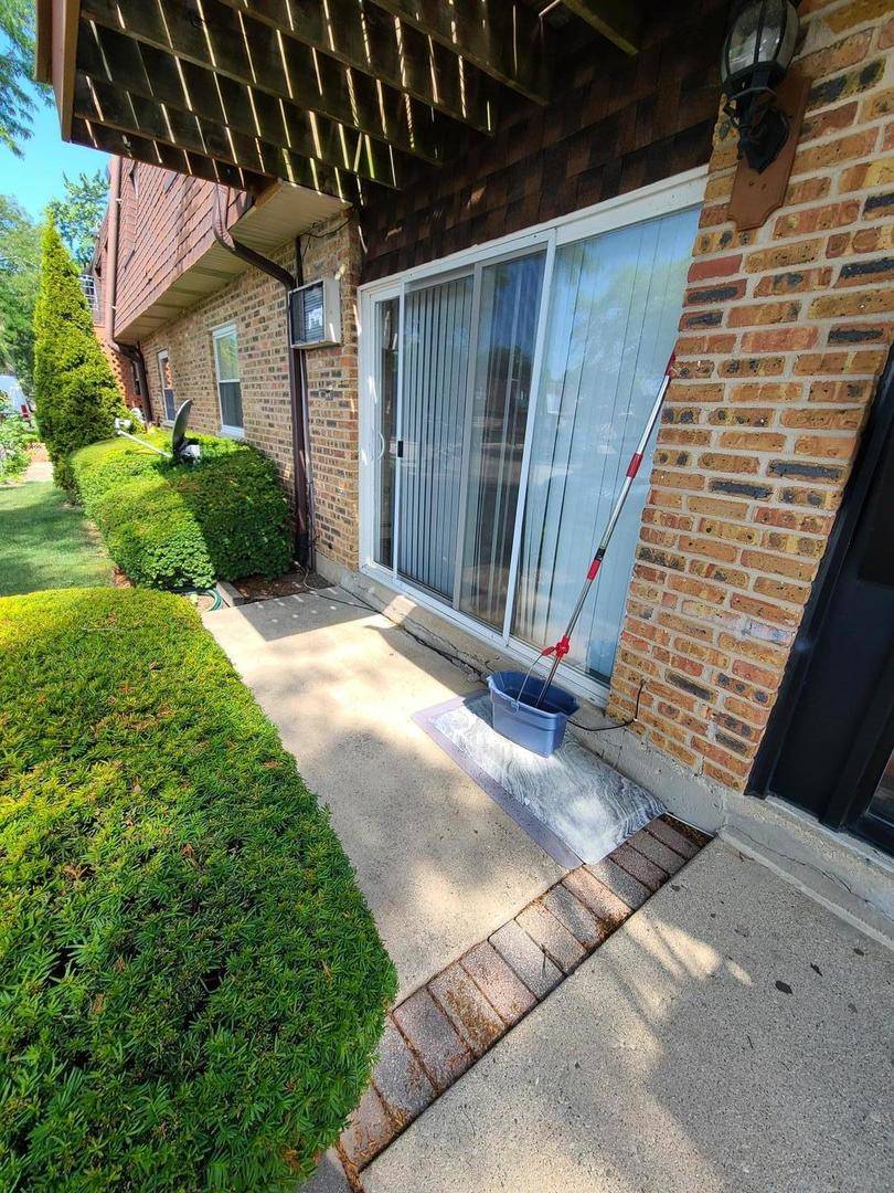Buffalo Grove, IL 60089,745 Grove Drive #103