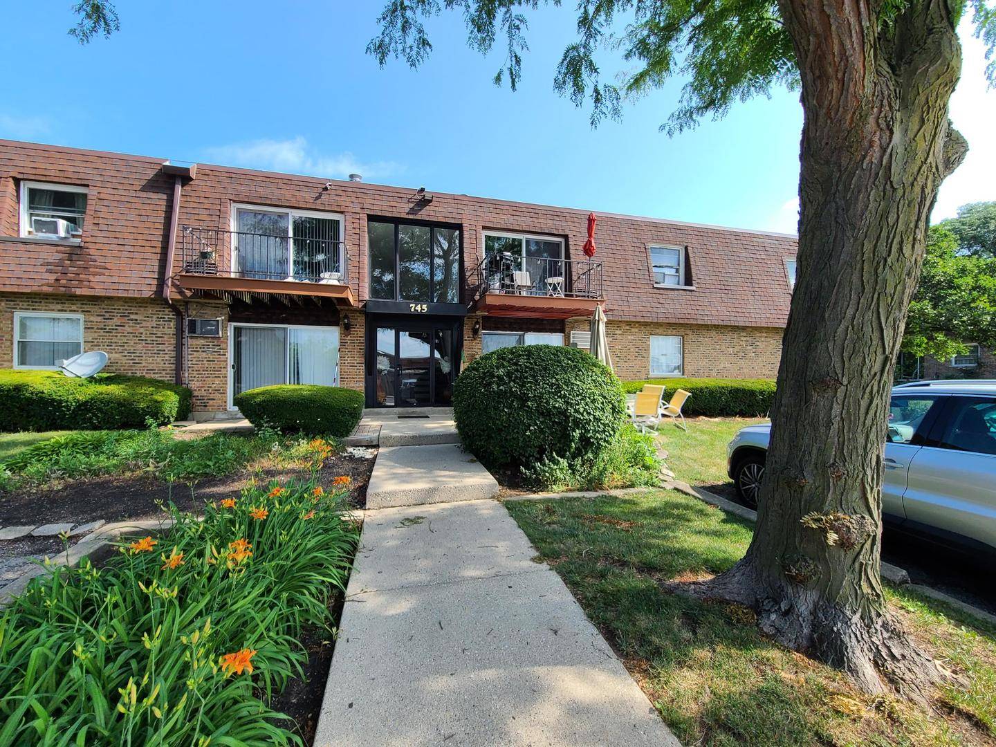 Buffalo Grove, IL 60089,745 Grove Drive #103