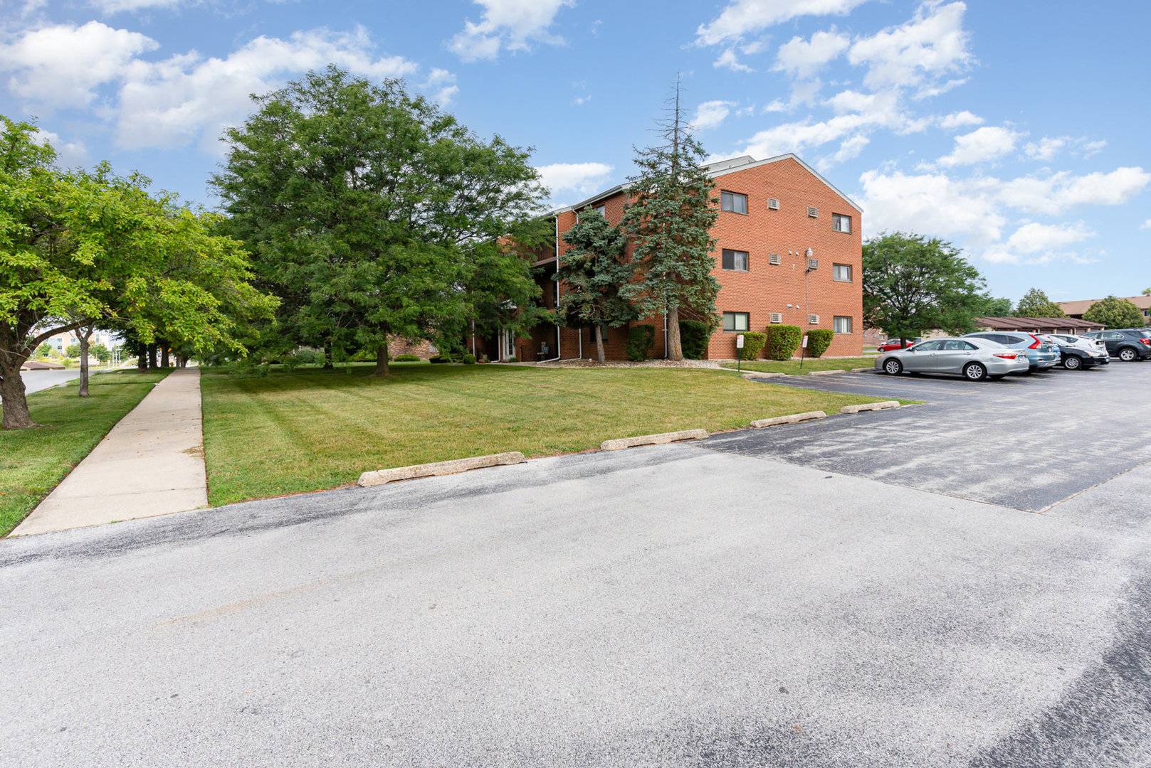 Orland Park, IL 60462,9860 W 153rd Street #309