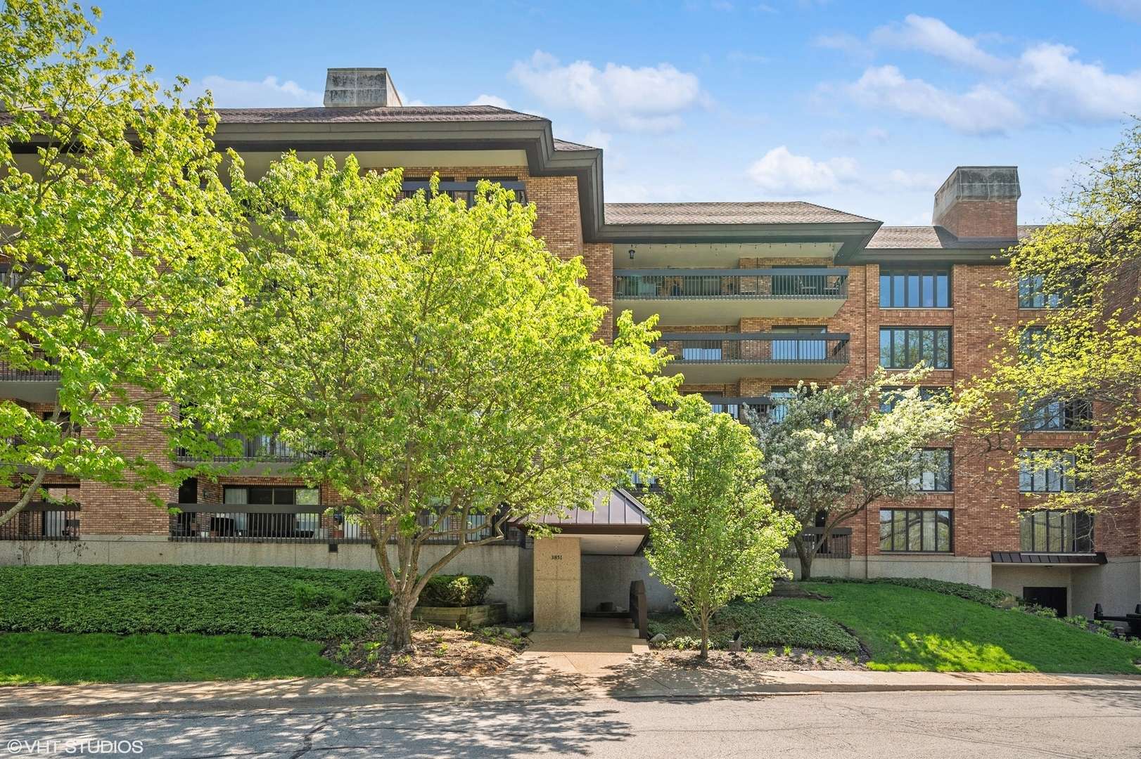Northbrook, IL 60062,3851 Mission Hills Road #409