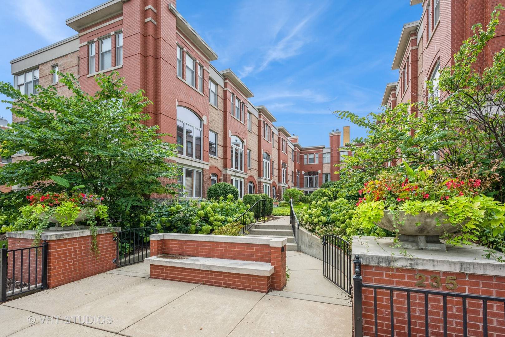 Oak Park, IL 60302,235 S Marion Street #C