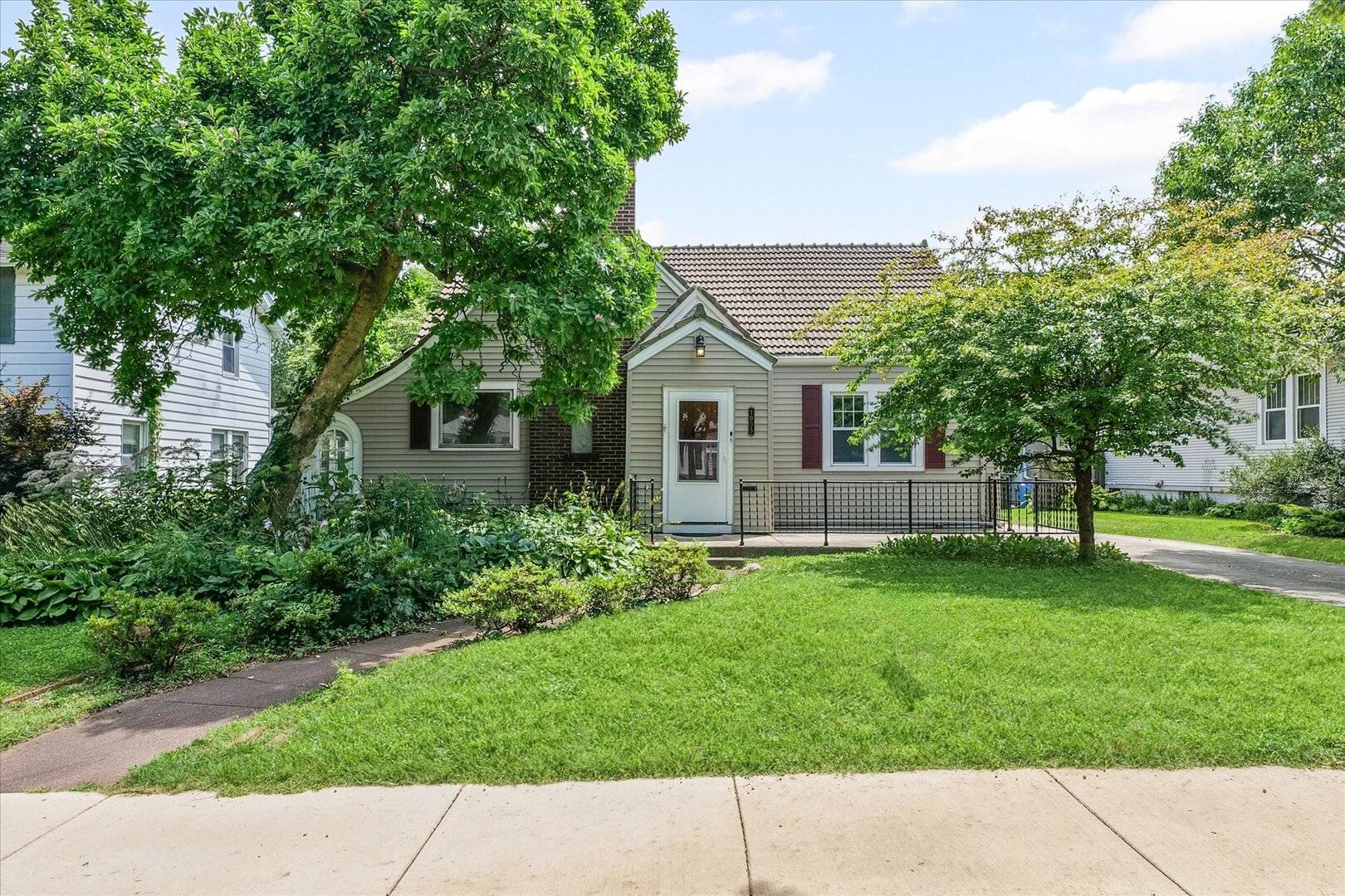 Champaign, IL 61821,1005 W John Street
