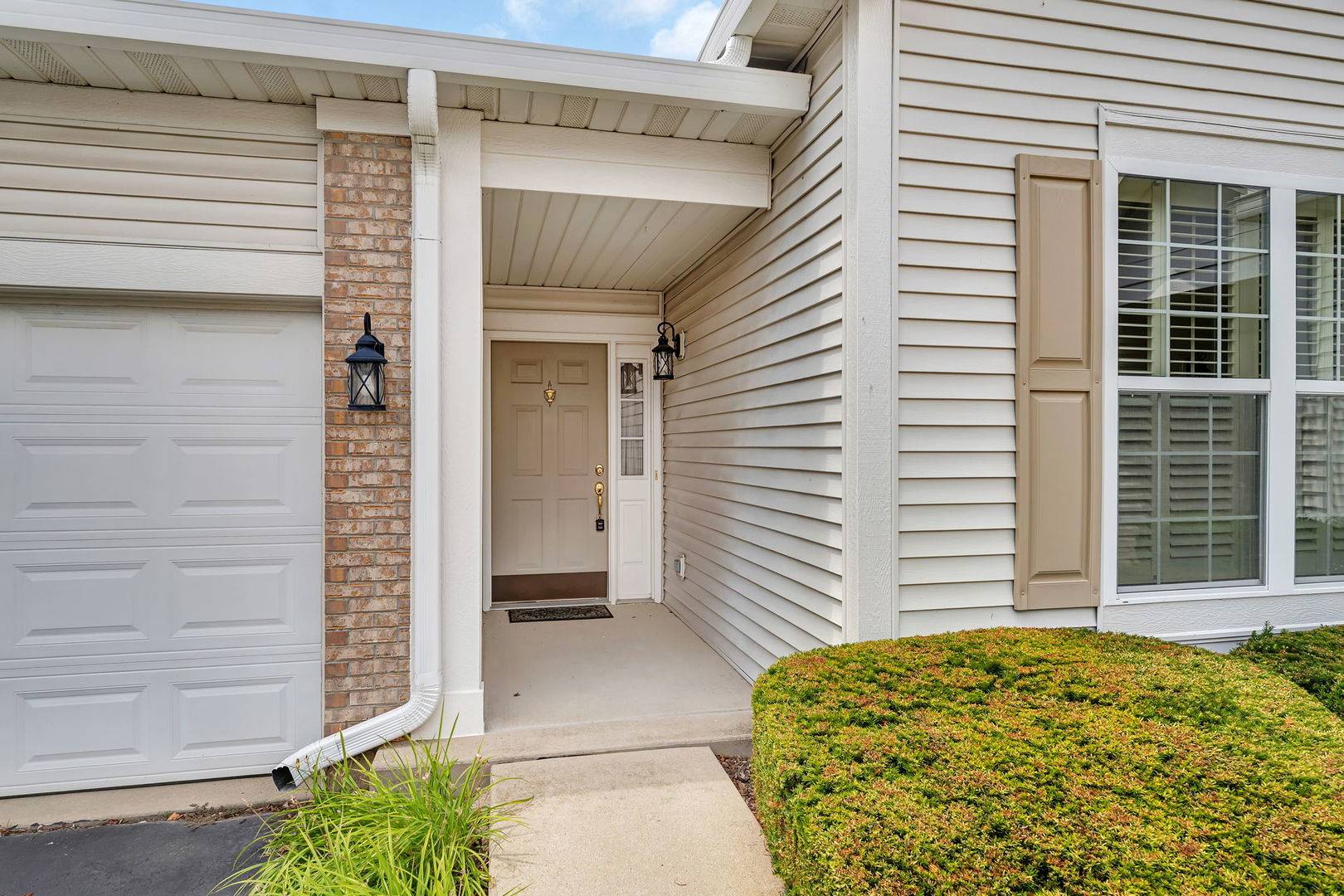 Romeoville, IL 60446,1592 W Cadillac Circle
