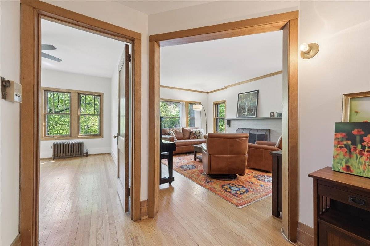 Chicago, IL 60637,5712 S Dorchester Avenue #1