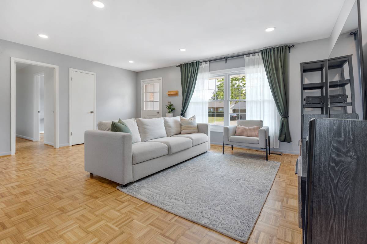 Elk Grove Village, IL 60007,15 Lancaster Avenue