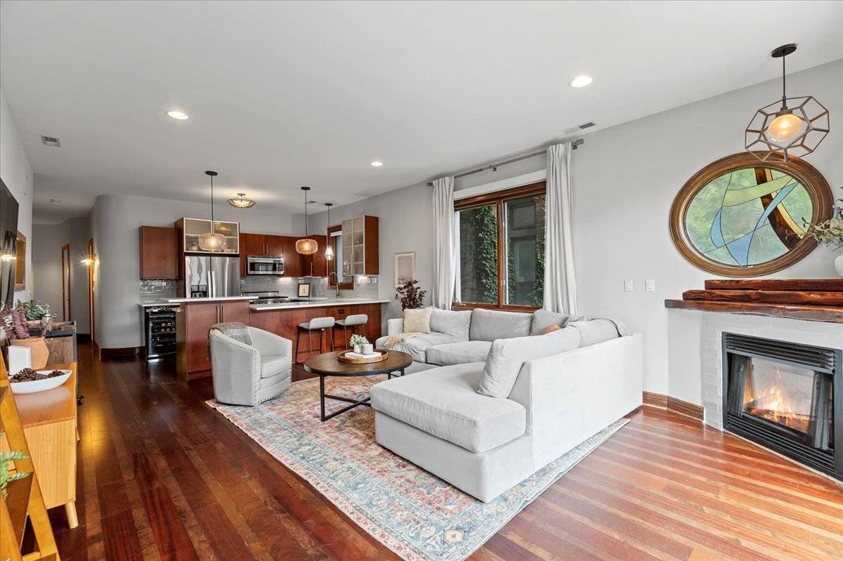 Chicago, IL 60647,2052 W North Avenue #2E