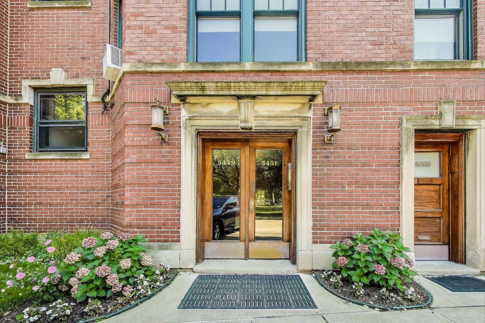 Chicago, IL 60615,5449 S East View Park Street #3