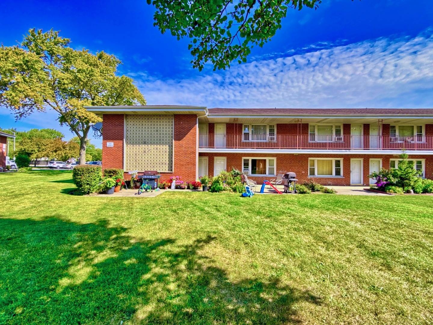 Arlington Heights, IL 60005,1111 E Algonquin Road #1