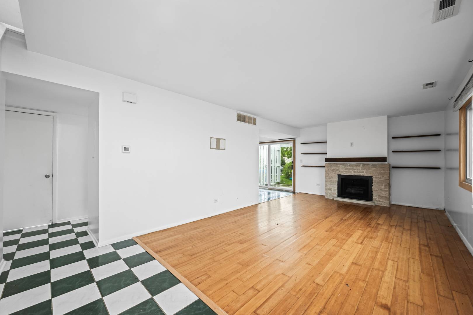 Wheeling, IL 60090,841 Oxford Place