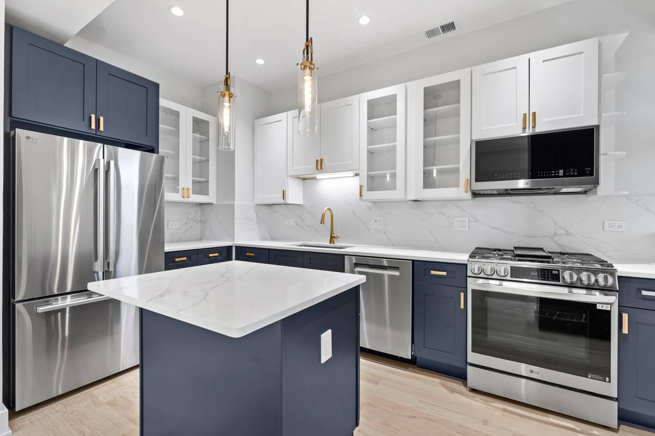 Chicago, IL 60637,6233 S Woodlawn Avenue #2