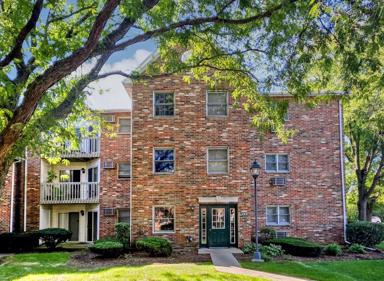 Mchenry, IL 60050,4305 Shamrock Lane #3B