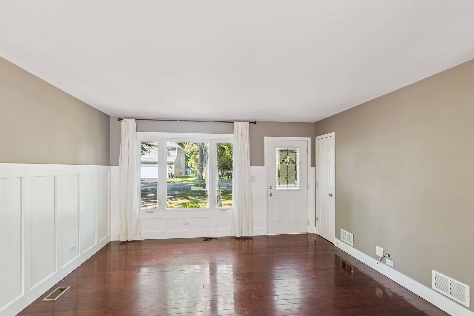 Mundelein, IL 60060,26325 N Walnut Avenue