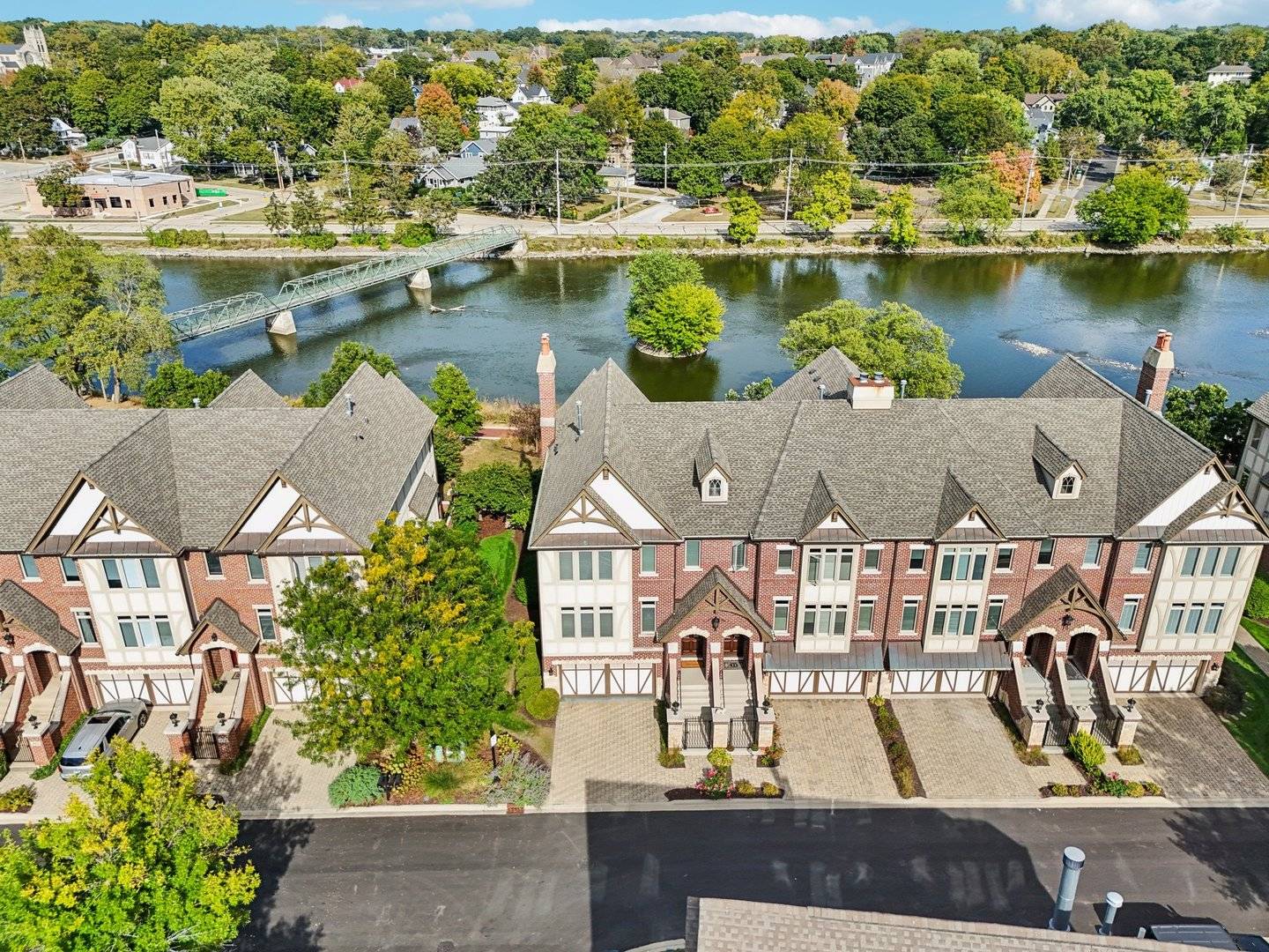 St. Charles, IL 60174,402 Brownstone Drive