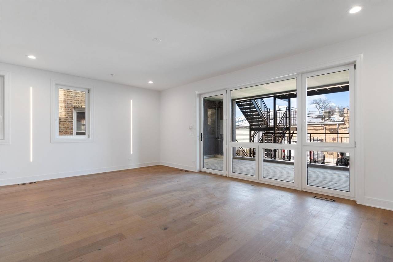 Chicago, IL 60625,4920 N WHIPPLE Street #1