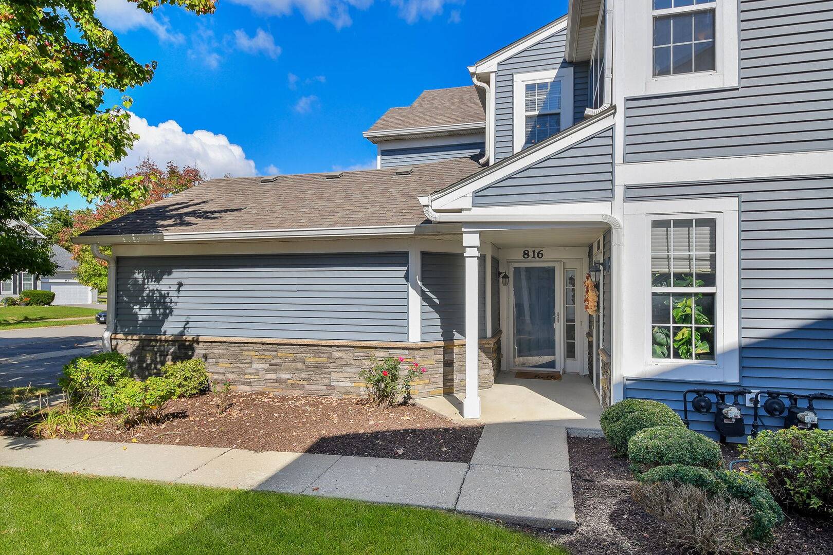 Naperville, IL 60563,816 Woodewind Drive #816