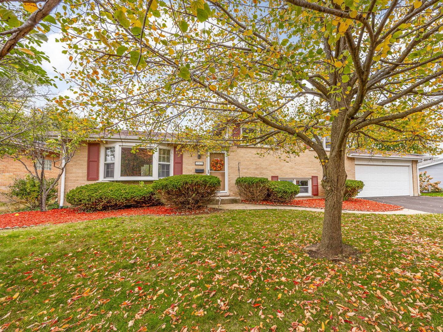 Downers Grove, IL 60516,212 55th Place