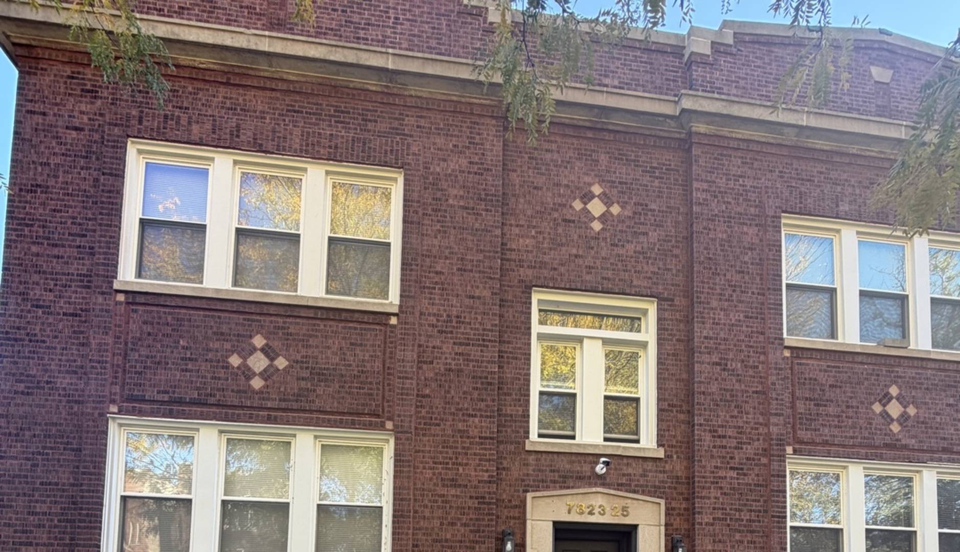 Chicago, IL 60649,7823 S Colfax Avenue #2N