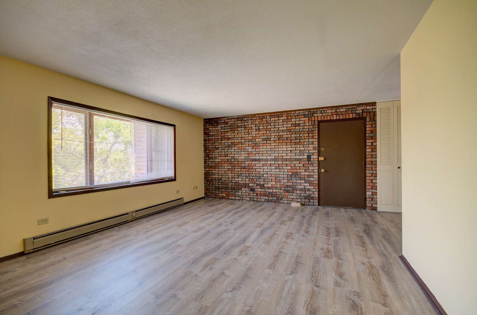 Joliet, IL 60435,1608 Richmond Street #9