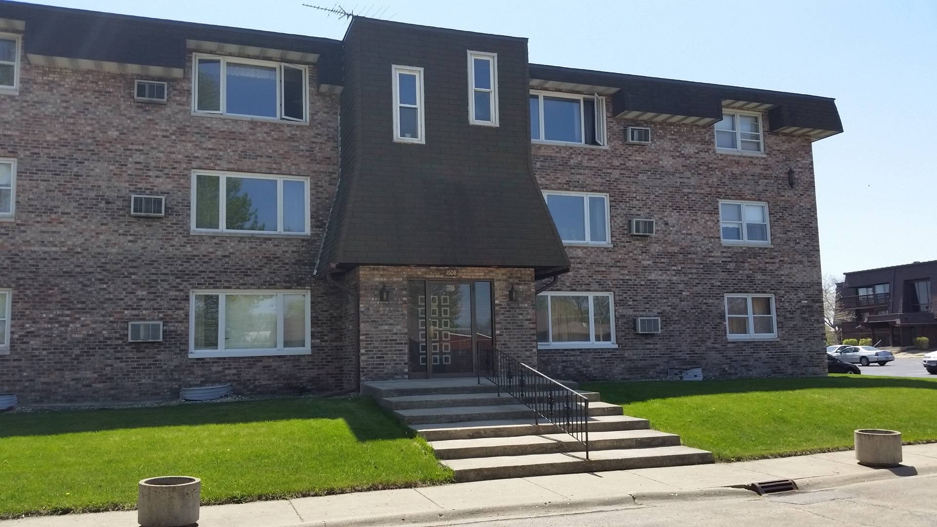 Joliet, IL 60435,1608 Richmond Street #9