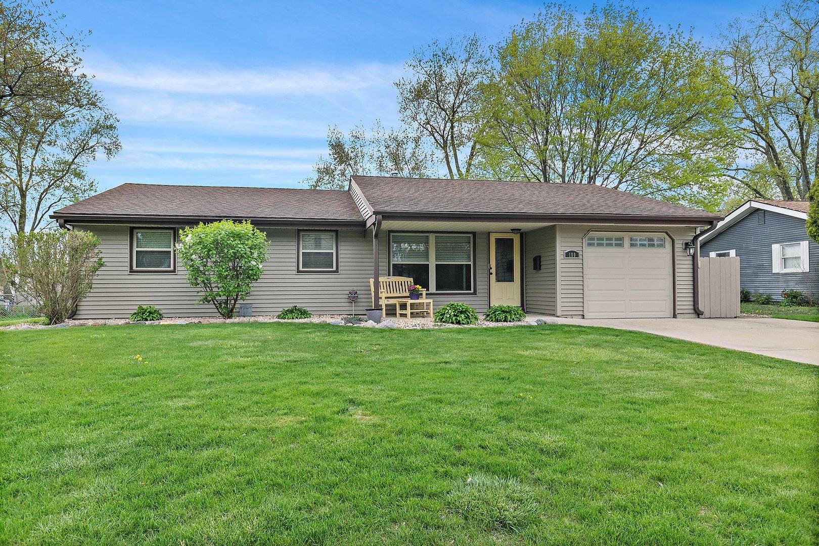 Schaumburg, IL 60193,100 Waban Court