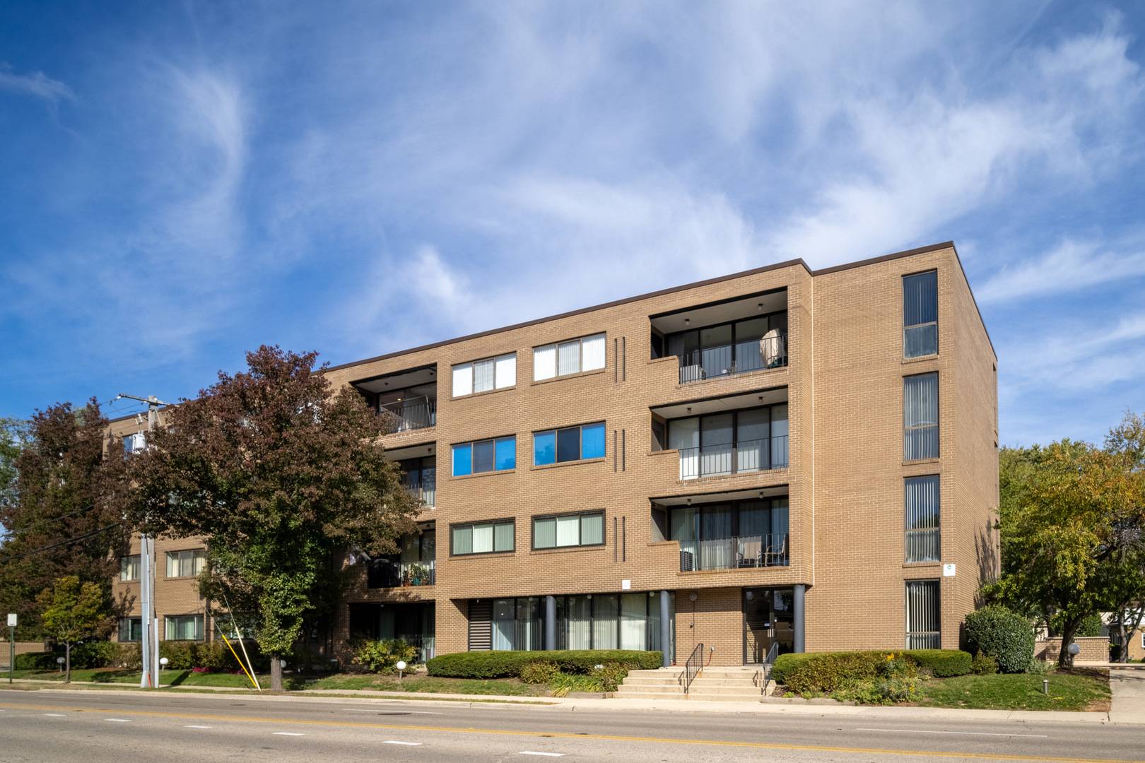 Skokie, IL 60077,5406 Lincoln Avenue #3F