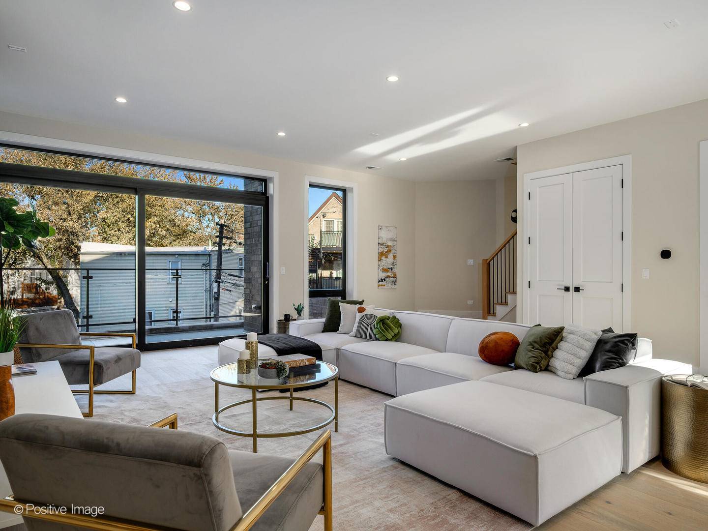 Chicago, IL 60622,1412 N Elk Grove Avenue #E