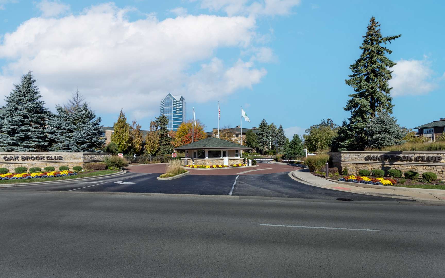 Oak Brook, IL 60523,2 Oak Brook Club Drive #B109