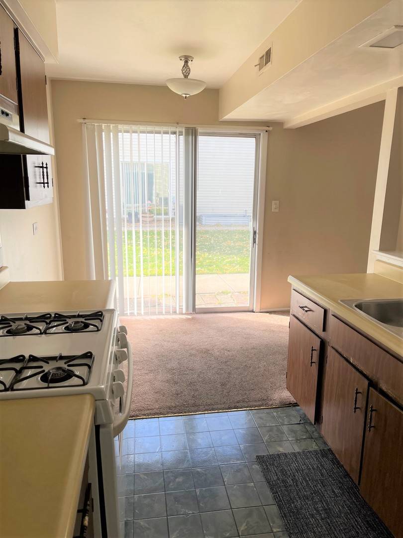 Bartlett, IL 60103,334 Joan Court #B