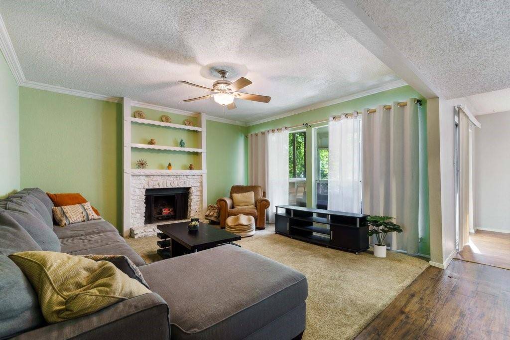 Austin, TX 78744,6919 Ten Oaks CIR