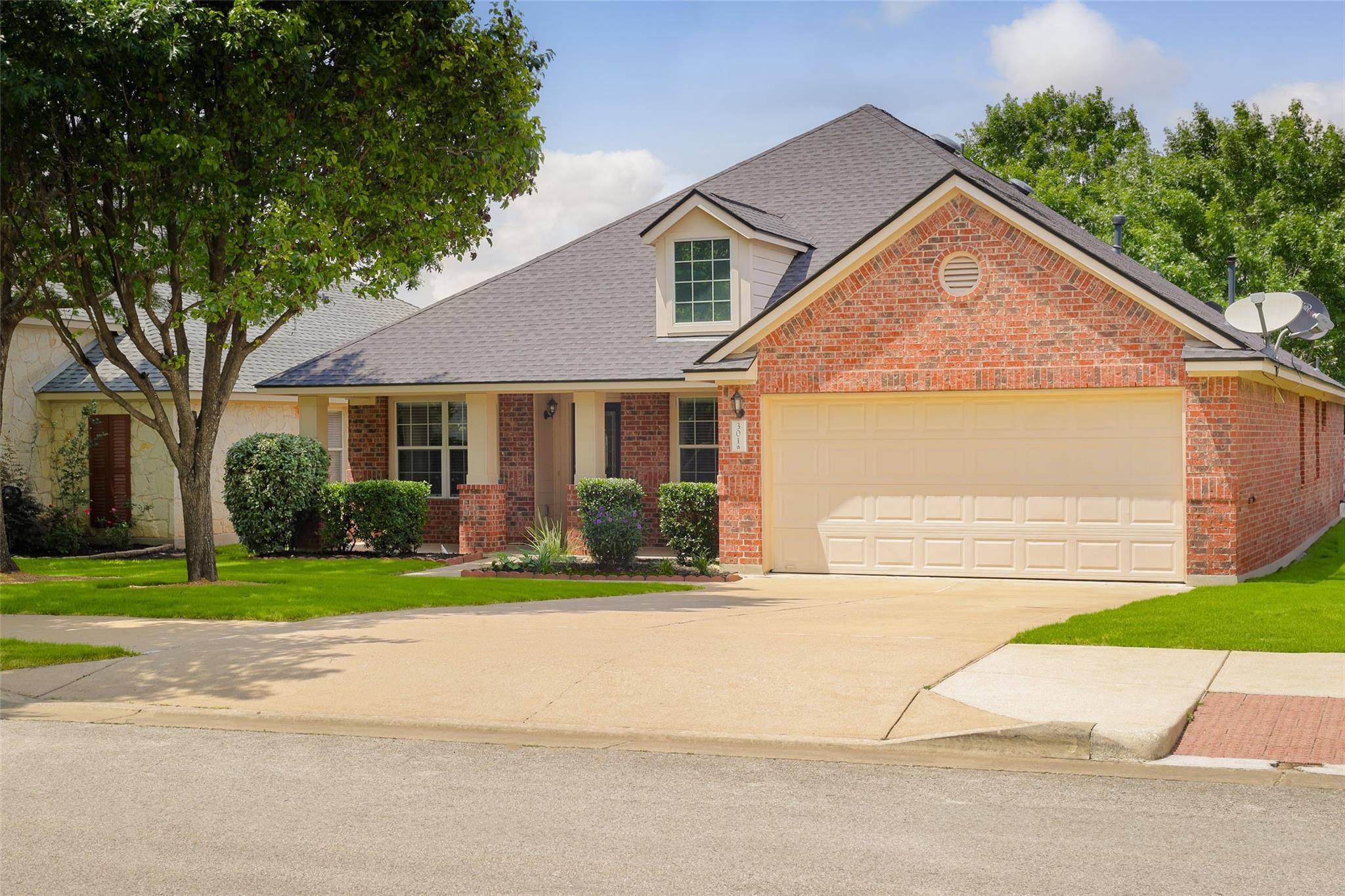 Buda, TX 78610,301 Middle CRK