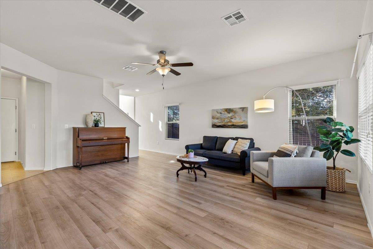 Austin, TX 78744,3724 Alpine Autumn DR