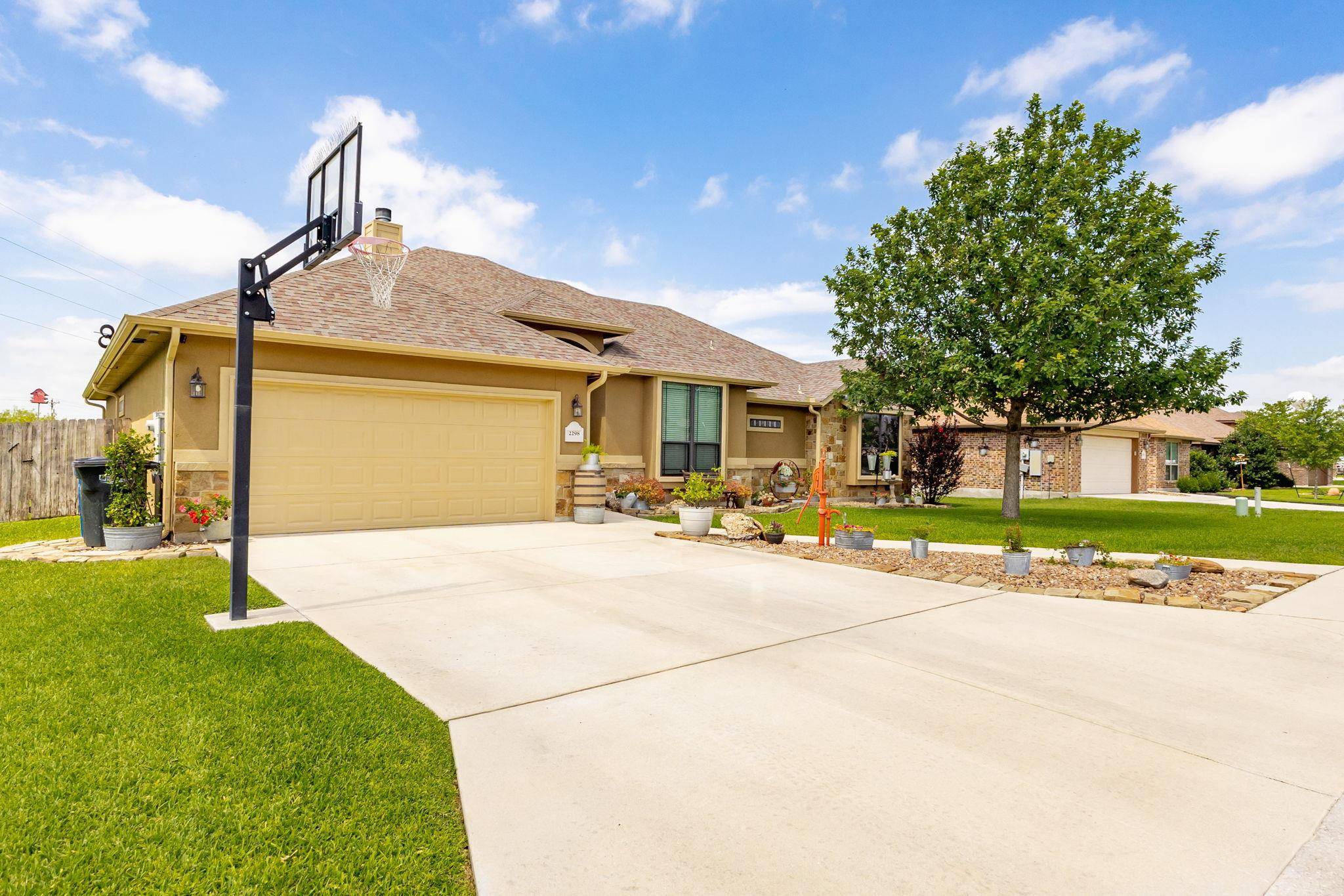 New Braunfels, TX 78130,2298 Sungate DR