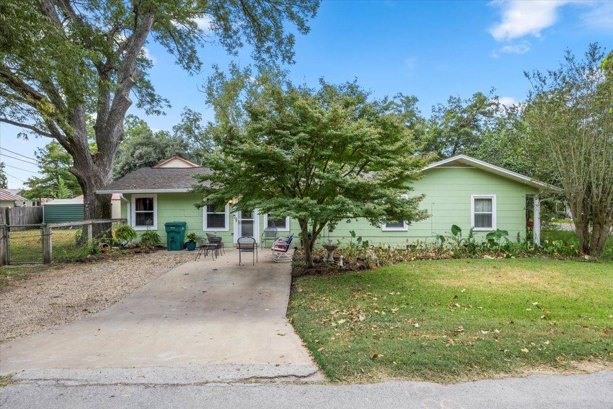 Smithville, TX 78957,106 Hudgins ST