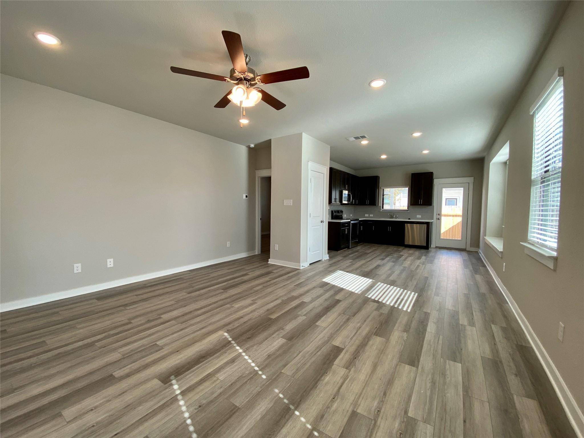 Buda, TX 78610,520 Fieldwood DR #C