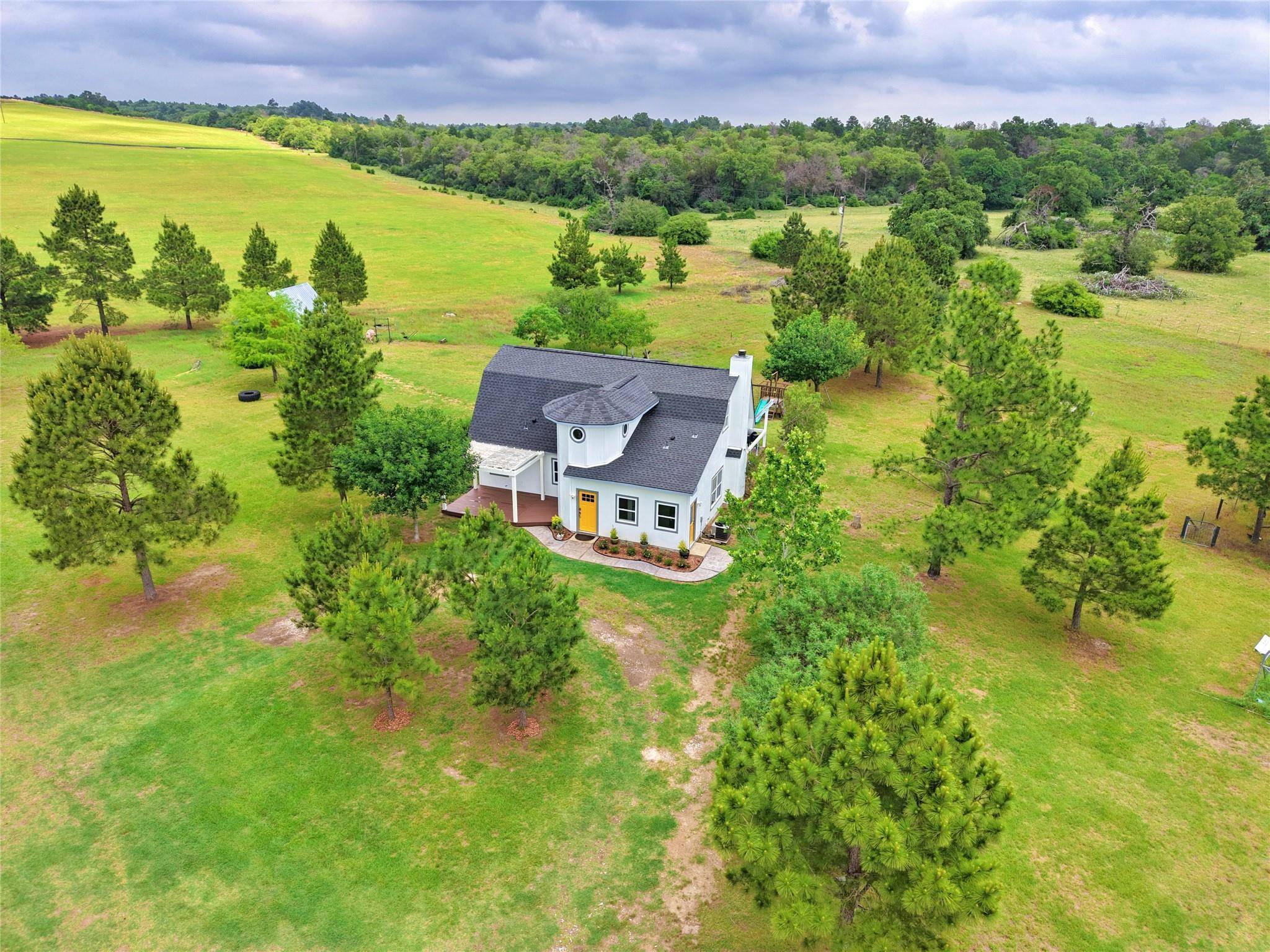 Mcdade, TX 78650,245 Country LN