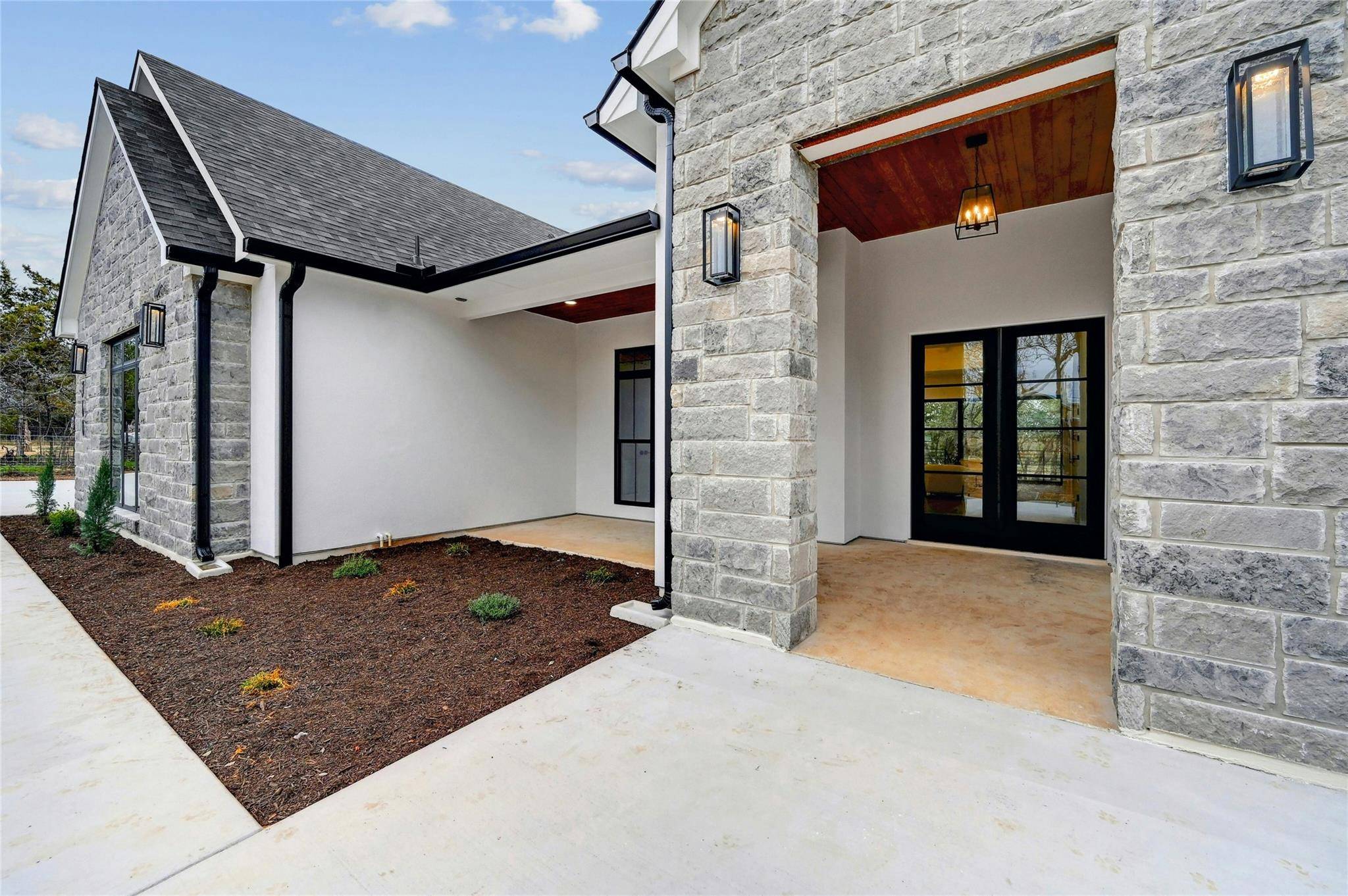 Dripping Springs, TX 78620,360 Judy DR