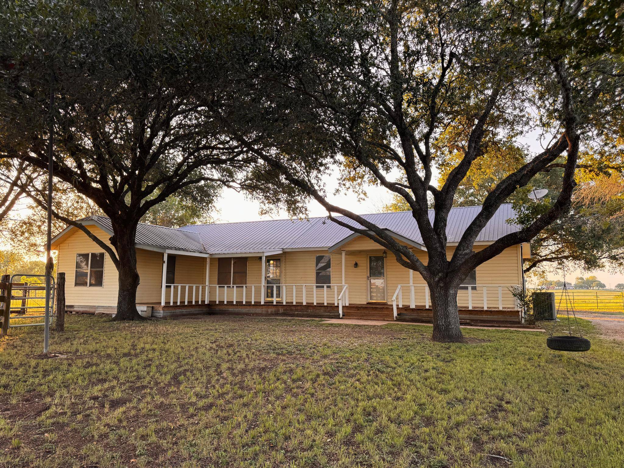 Shiner, TX 77984,548 County Road 303
