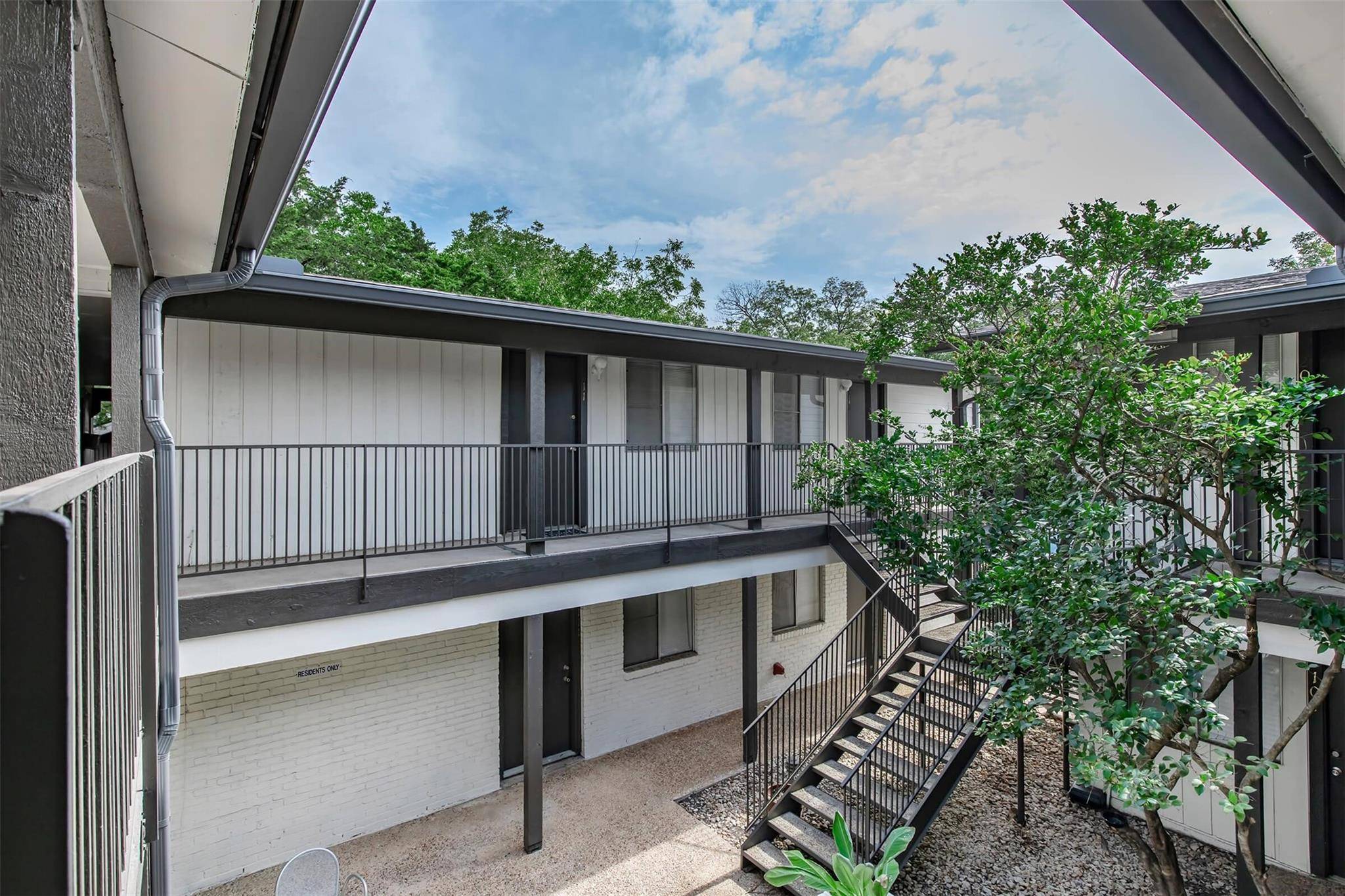 Austin, TX 78751,4206 Avenue A #207