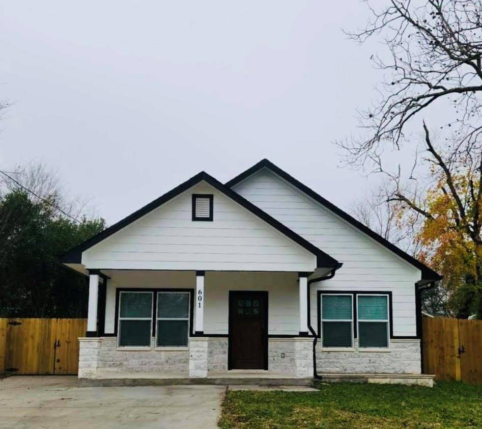 Lockhart, TX 78644,601 San Saba ST