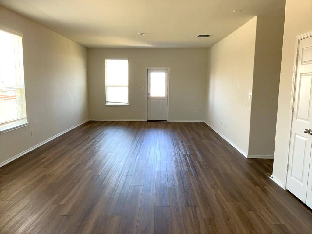 Buda, TX 78610,163 Tree Nut LOOP