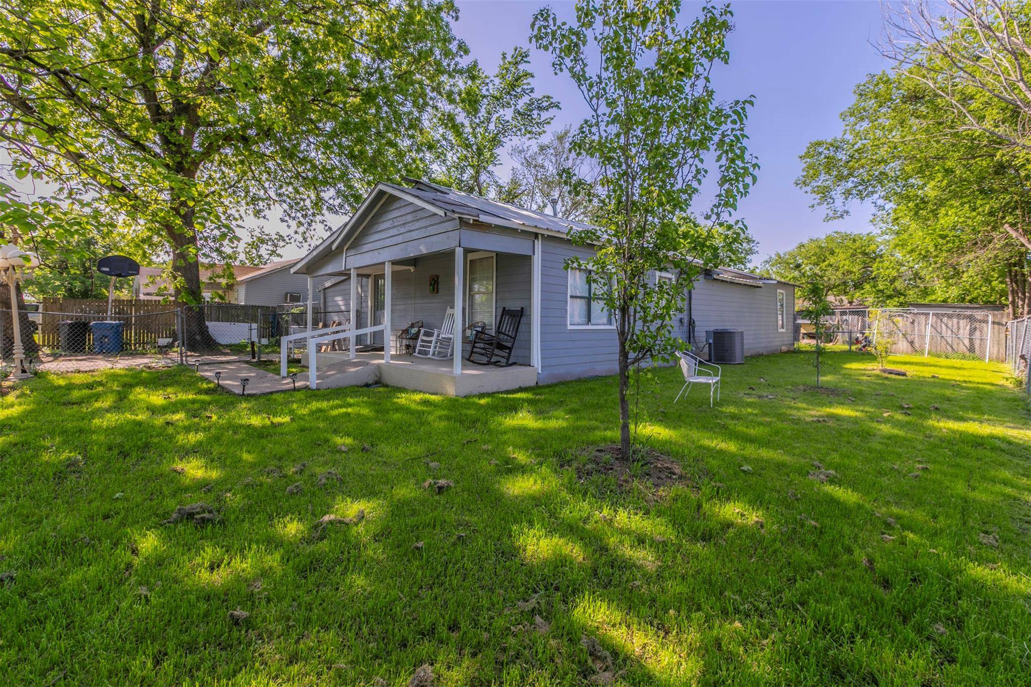 Mexia, TX 76667,409 E Houston ST