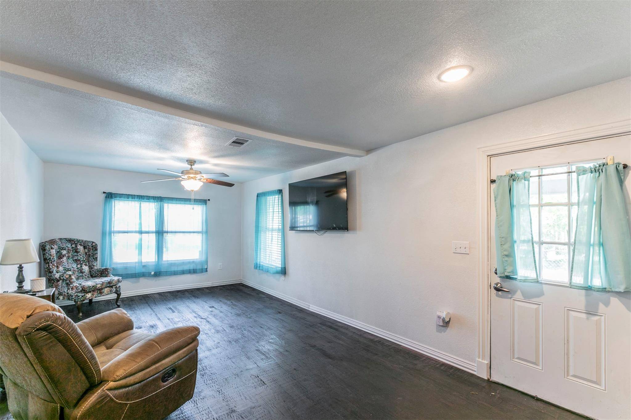 Mexia, TX 76667,409 E Houston ST