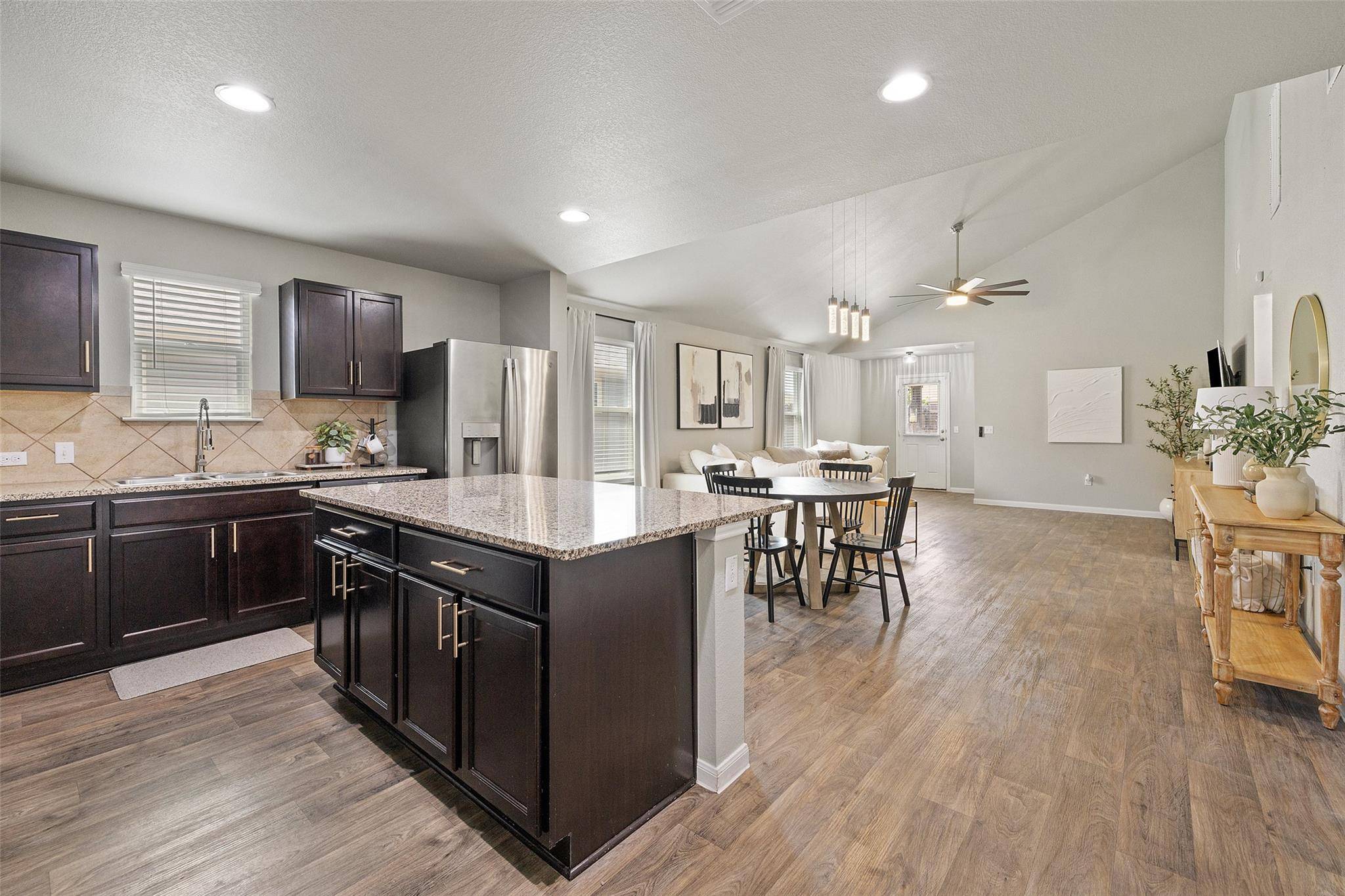 Hutto, TX 78634,104 San Bernard TRL