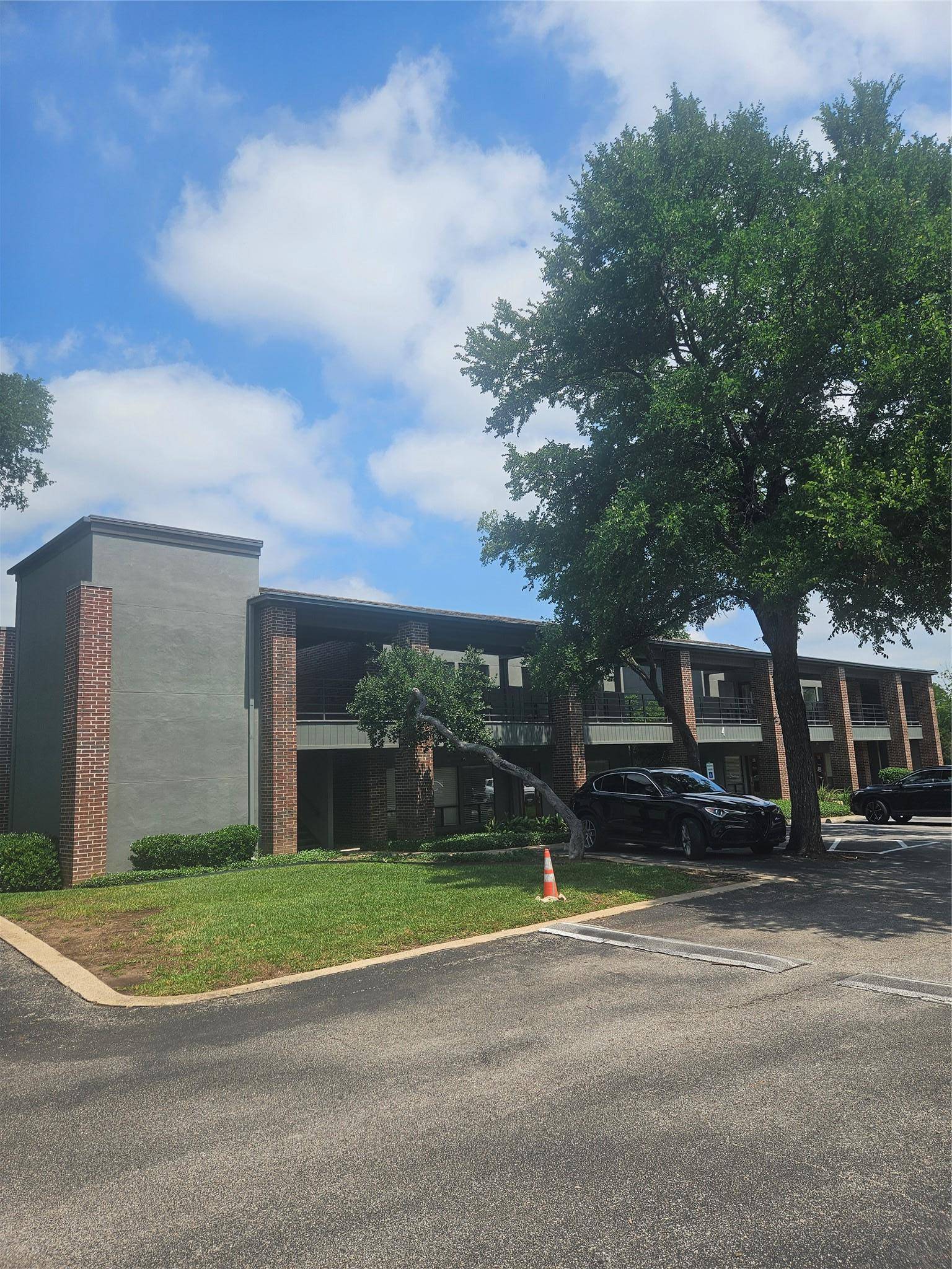 West Lake Hills, TX 78746,3355 Bee Caves RD #304