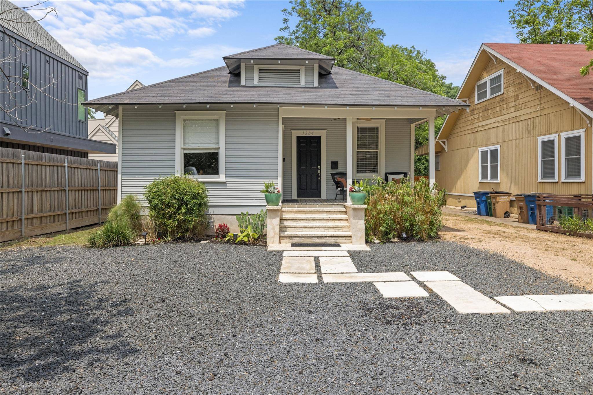 Austin, TX 78702,1304 E 2nd ST