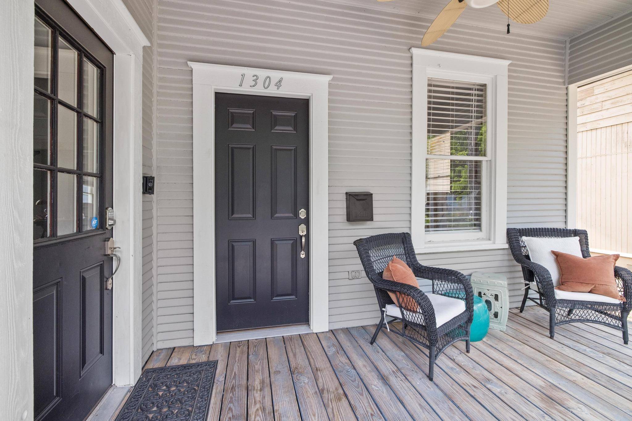 Austin, TX 78702,1304 E 2nd ST