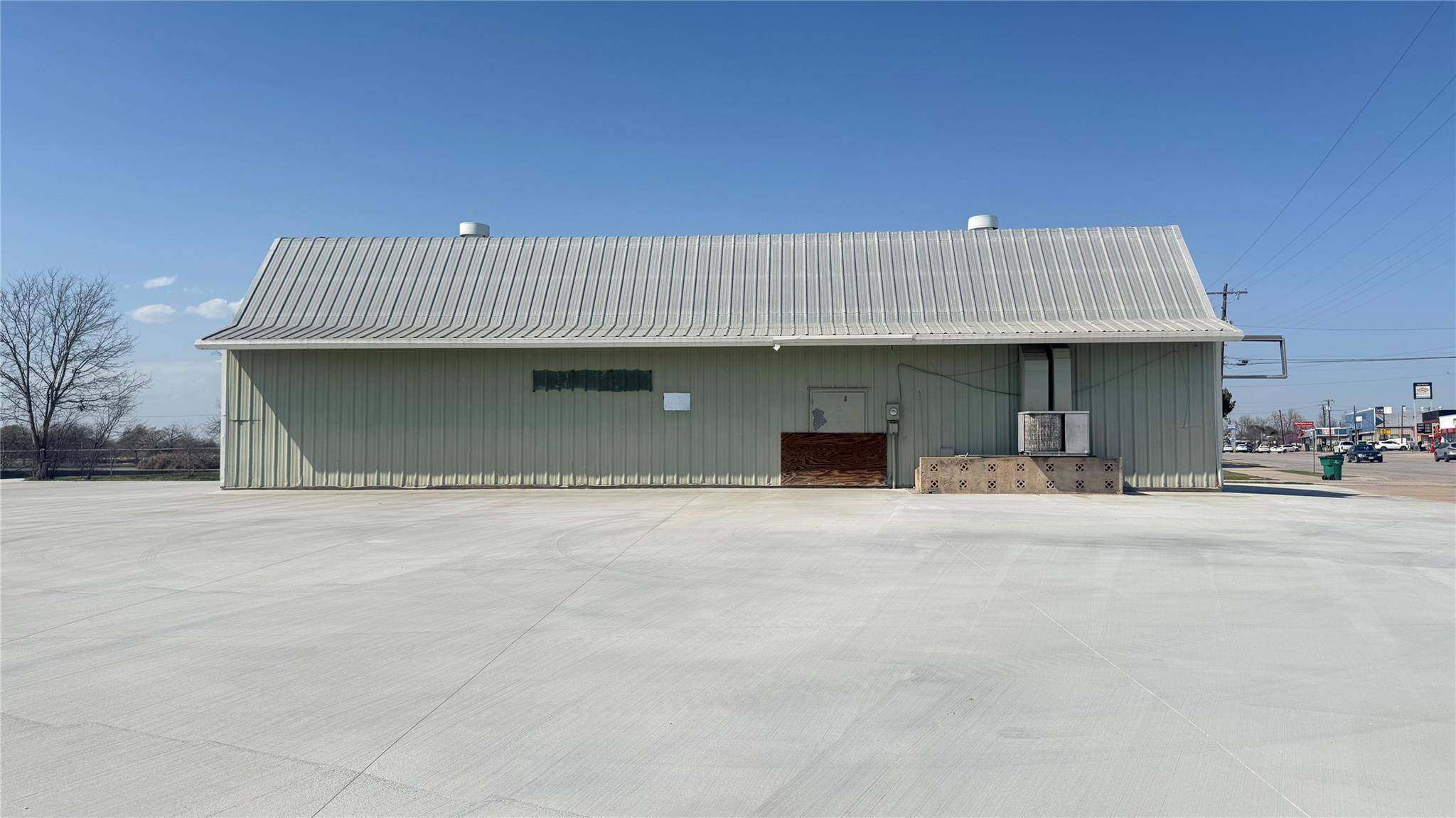 Taylor, TX 76574,1425 N Main ST