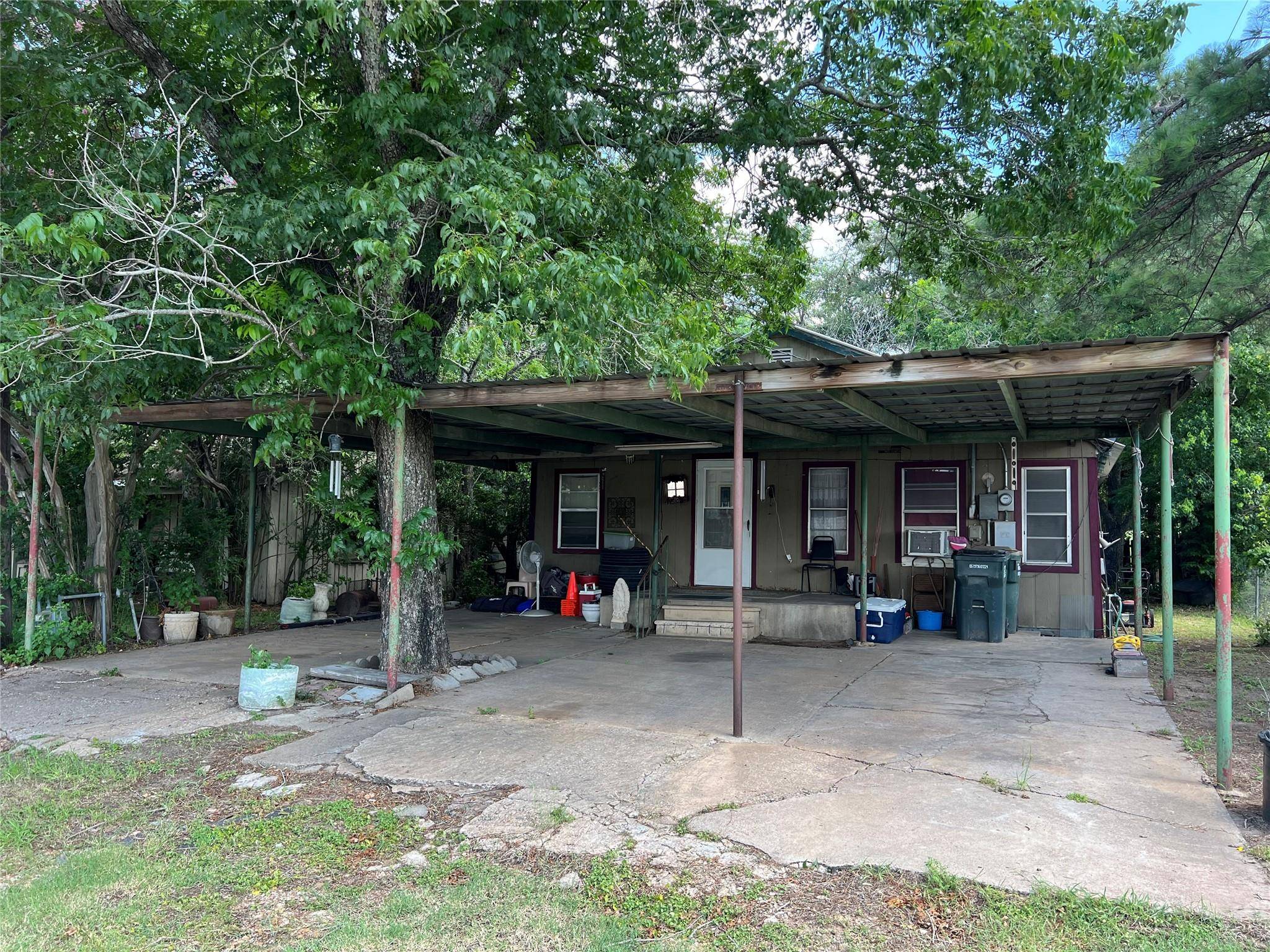Giddings, TX 78942,109 W Crockett ST