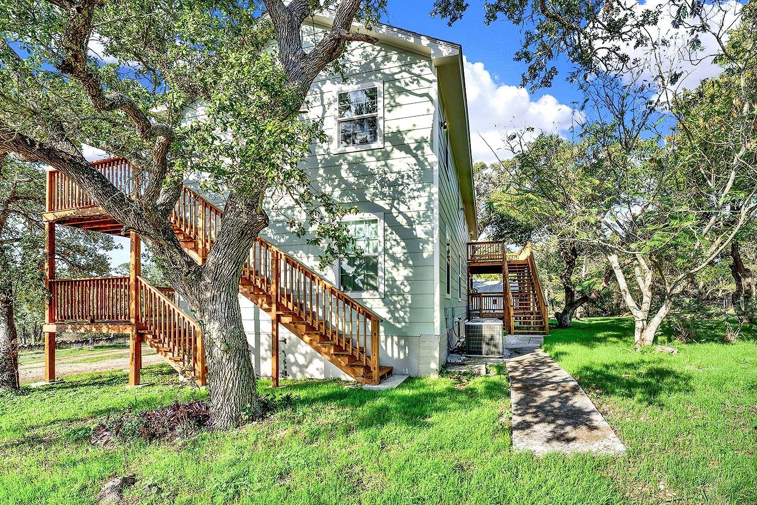 San Marcos, TX 78666,207 Oakwood LOOP