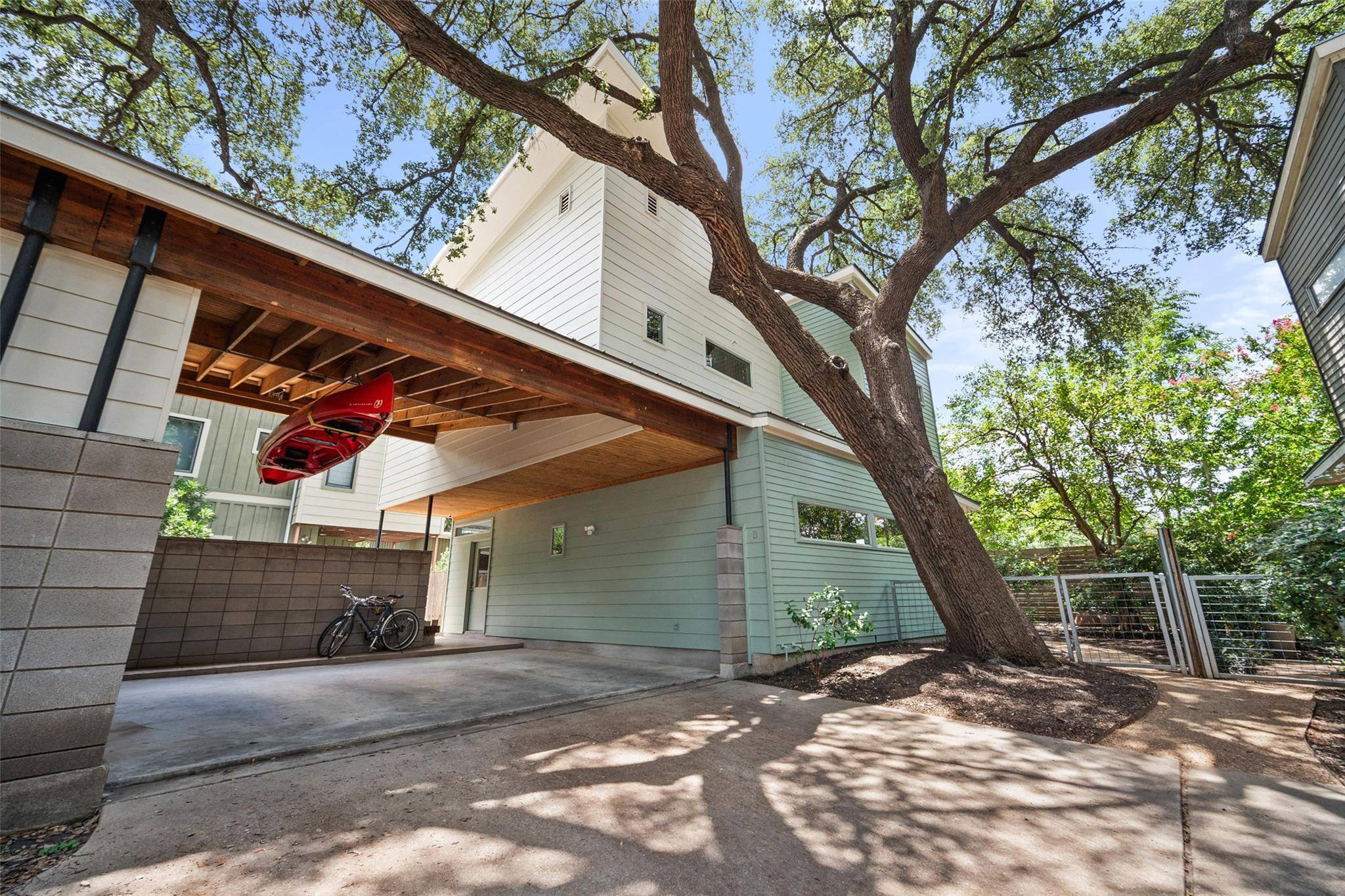 Austin, TX 78702,1411 E 2nd ST #B2